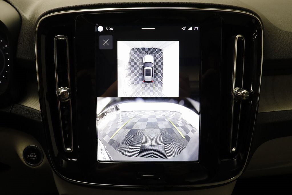 Used 2026 Volvo XC40 B5 Ultra w/ Climate Package image 11