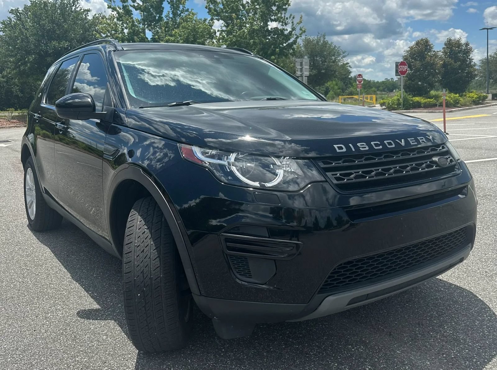 Used 2018 Land Rover Discovery Sport SE AWD/4WD image 3