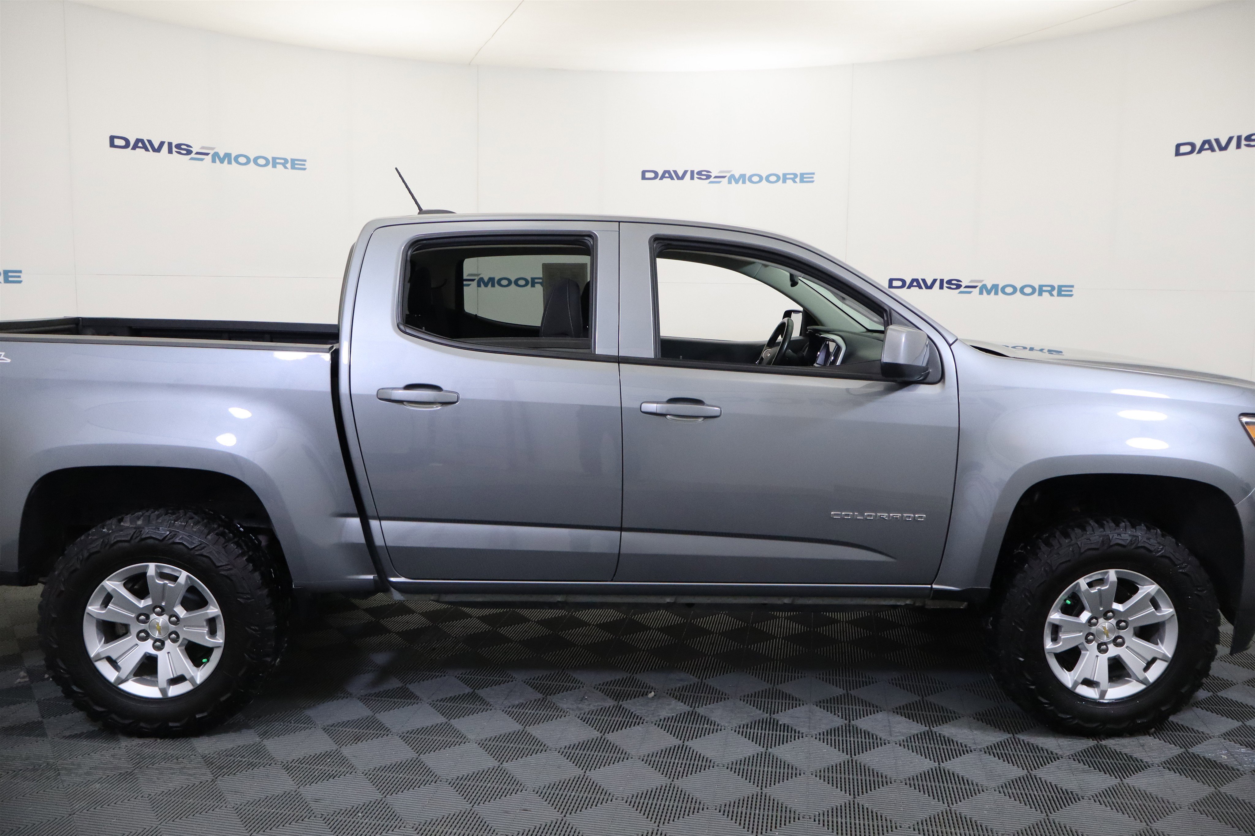 Used 2022 Chevrolet Colorado LT w/ LT Convenience Package image 4