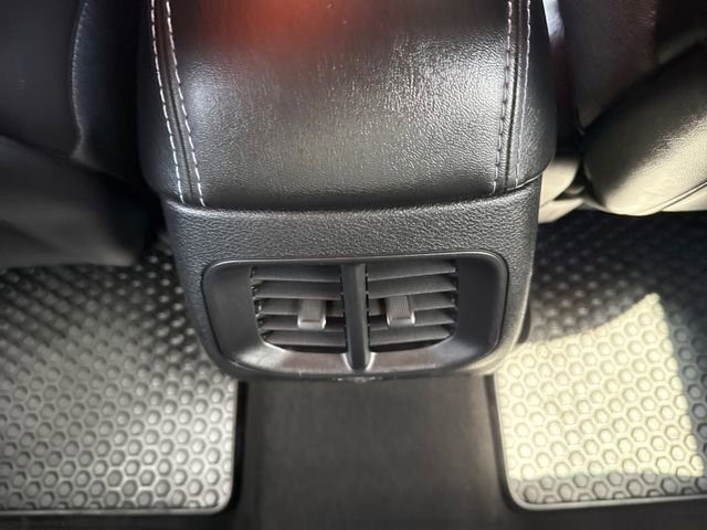 Used 2019 Jeep Cherokee Latitude Plus w/ Cold Weather Group AWD/4WD image 22