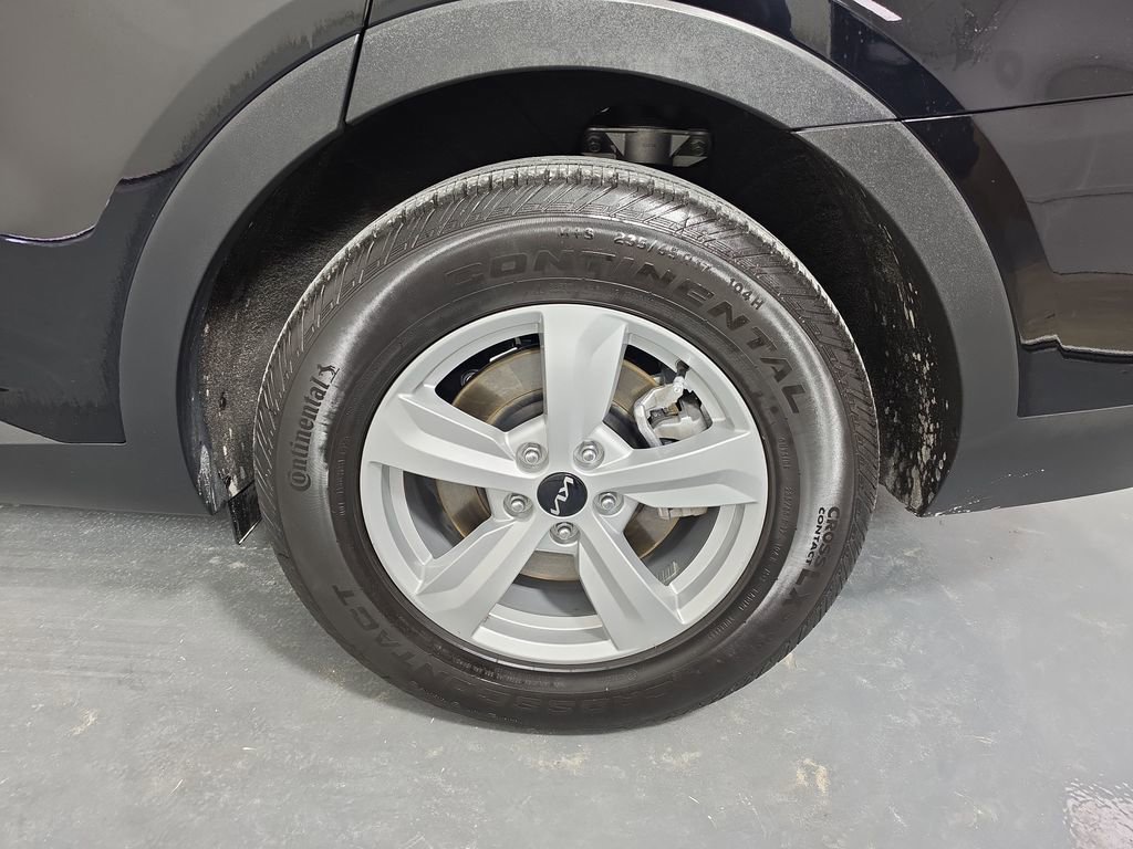 Certified 2026 Kia Sorento LX FWD image 33