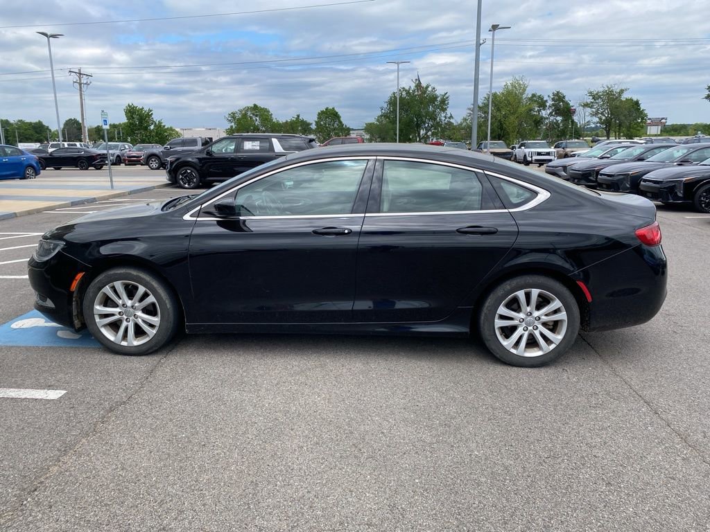 Used 2015 Chrysler 200 Limited w/ Convenience Group FWD image 7