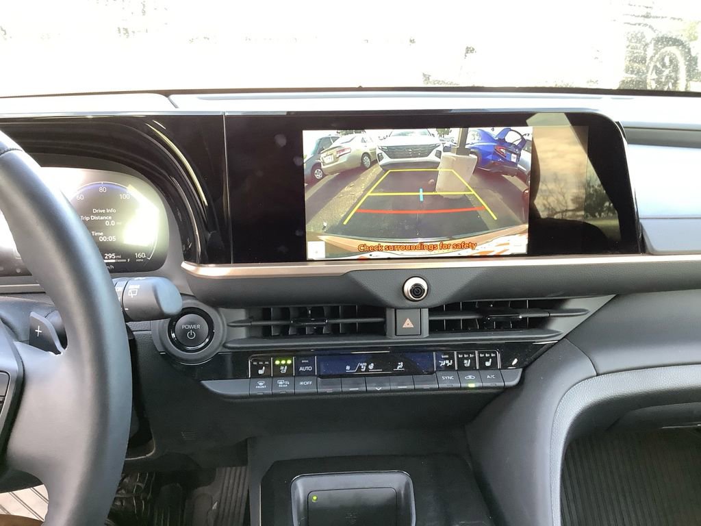 Used 2025 Toyota Crown Signia AWD/4WD image 25