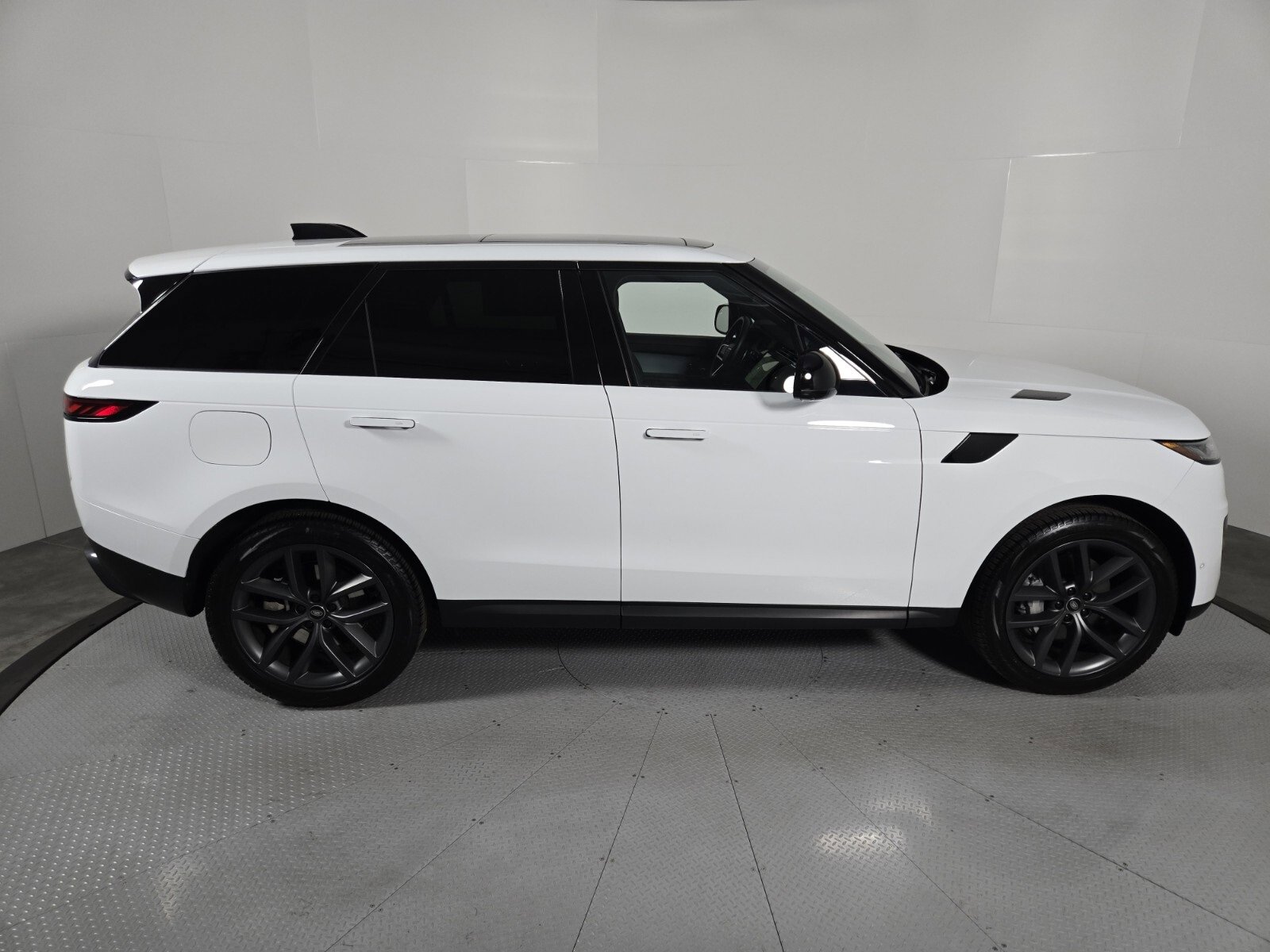 Used 2024 Land Rover Range Rover Sport SE image 6