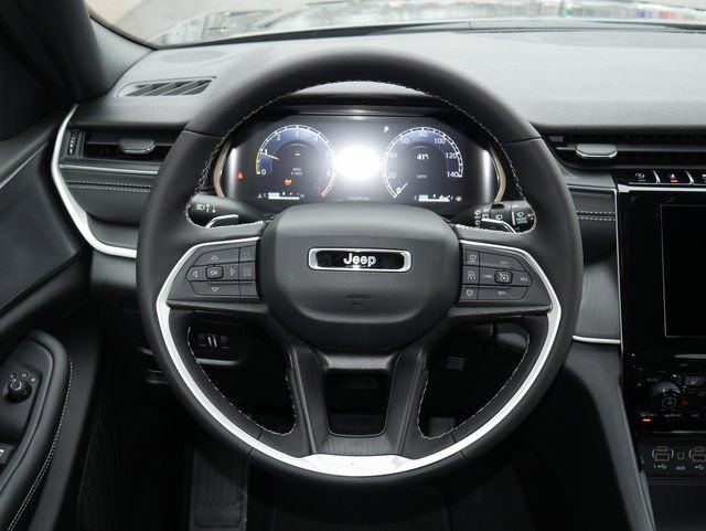 New 2025 Jeep Grand Cherokee Laredo X w/ Luxury Tech Group I image 18