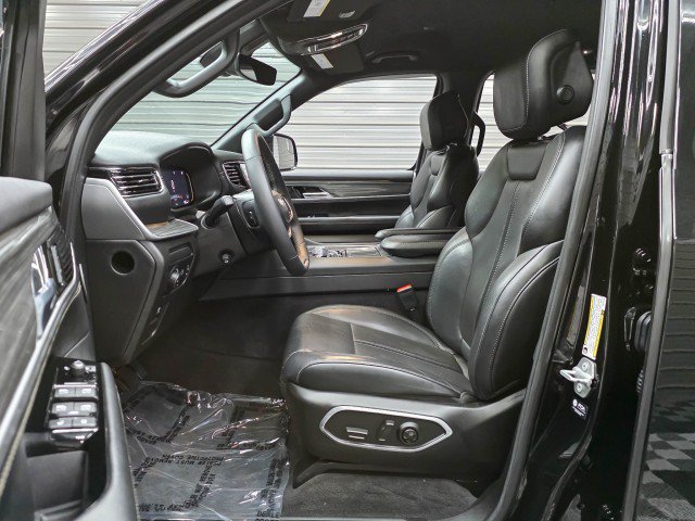Used 2022 Jeep Wagoneer Series III w/ Flexible Seating Group AWD/4WD image 14