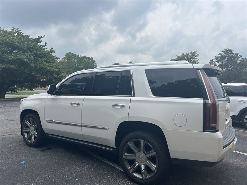 Used 2016 Cadillac Escalade Premium AWD/4WD image 4