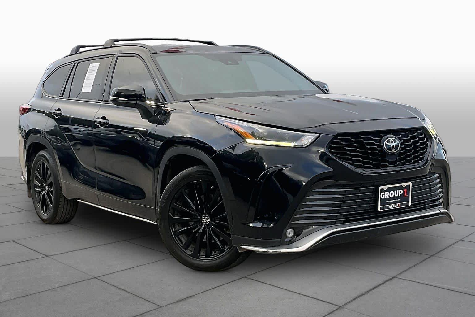Used 2023 Toyota Highlander XSE FWD image 3