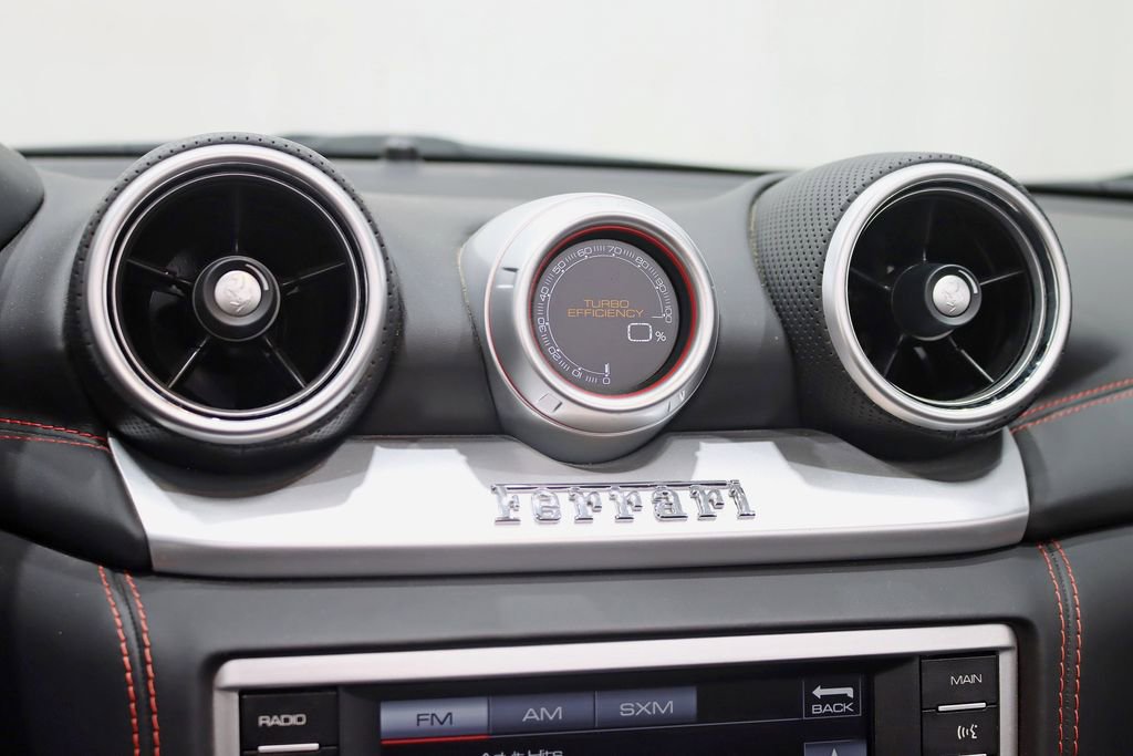 Used 2016 Ferrari California T image 18