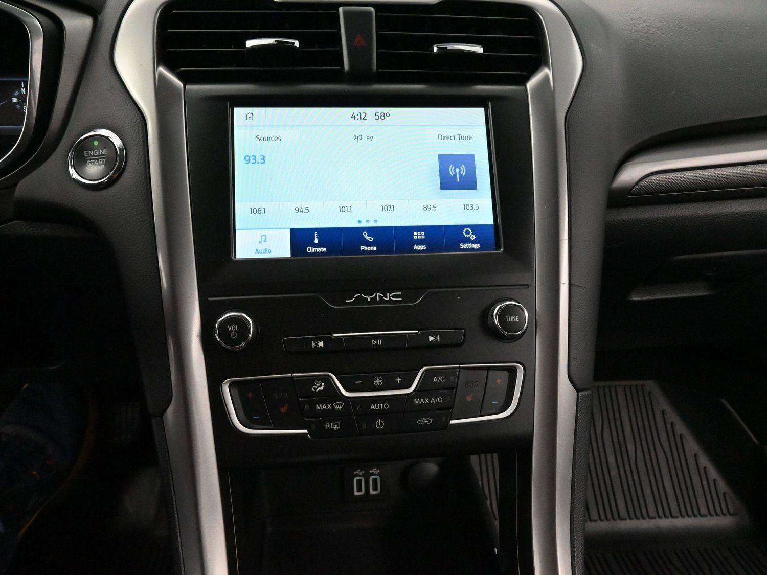 Used 2020 Ford Fusion SE image 22