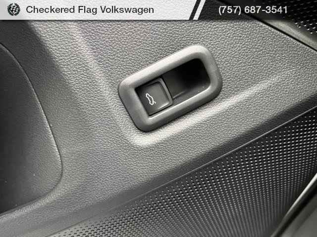 New 2025 Volkswagen Tiguan SE image 31