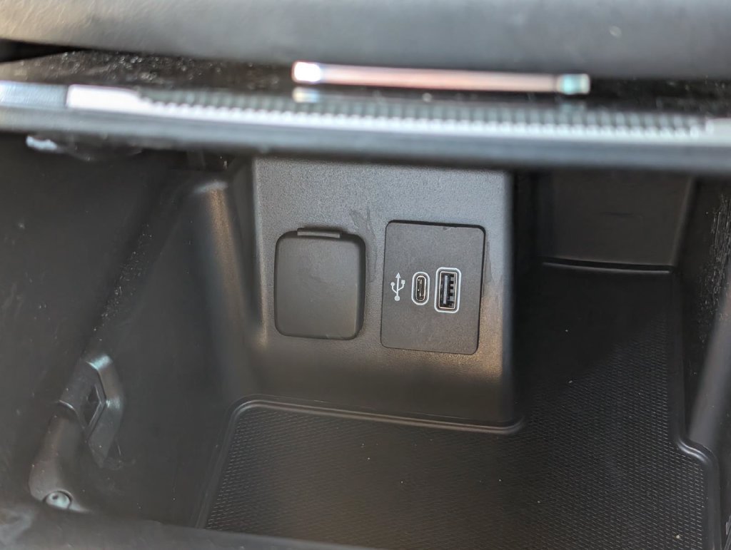 Used 2025 Ford Explorer ST w/ Sun And Sound Package AWD/4WD image 38