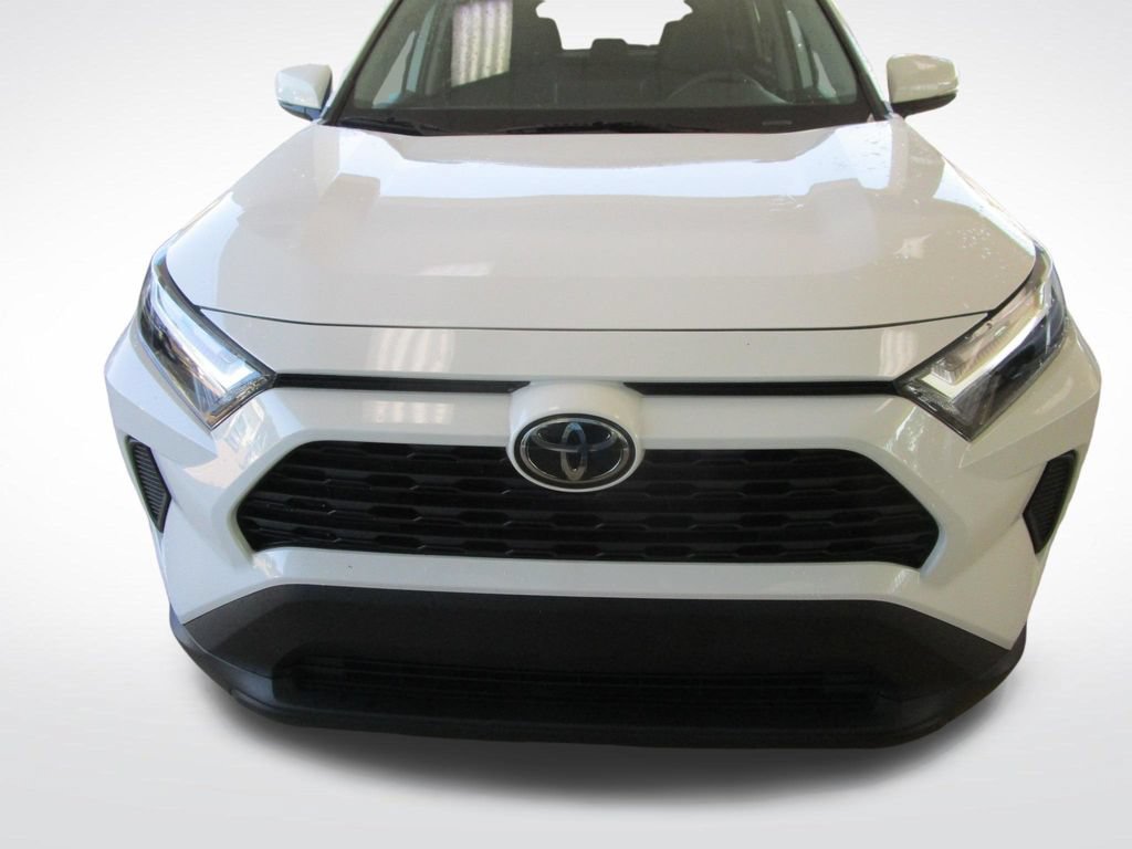 Used 2025 Toyota RAV4 XLE FWD image 25