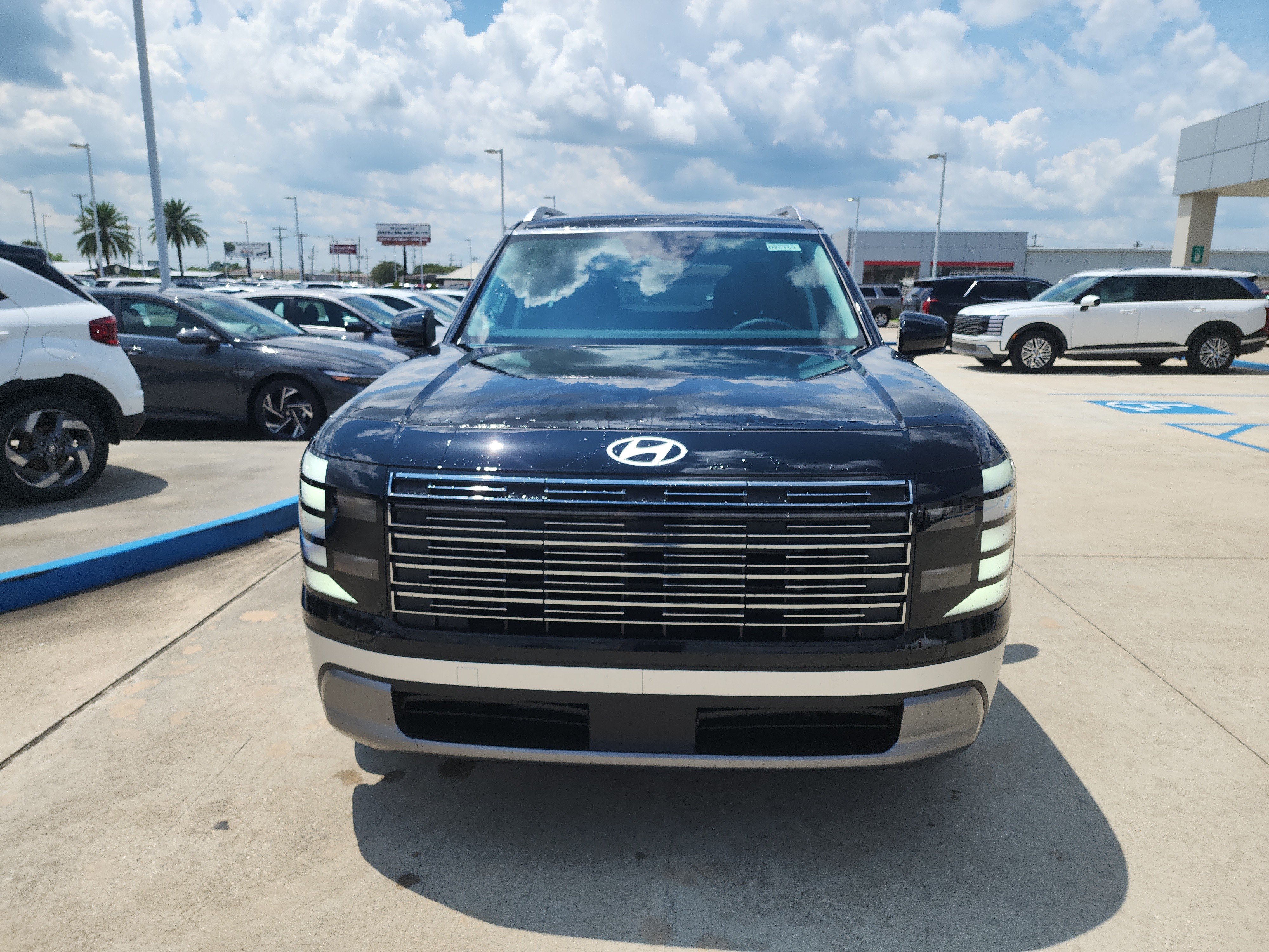 New 2026 Hyundai Palisade SEL FWD image 2