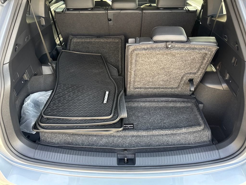 Used 2024 Volkswagen Tiguan SE R-Line image 27