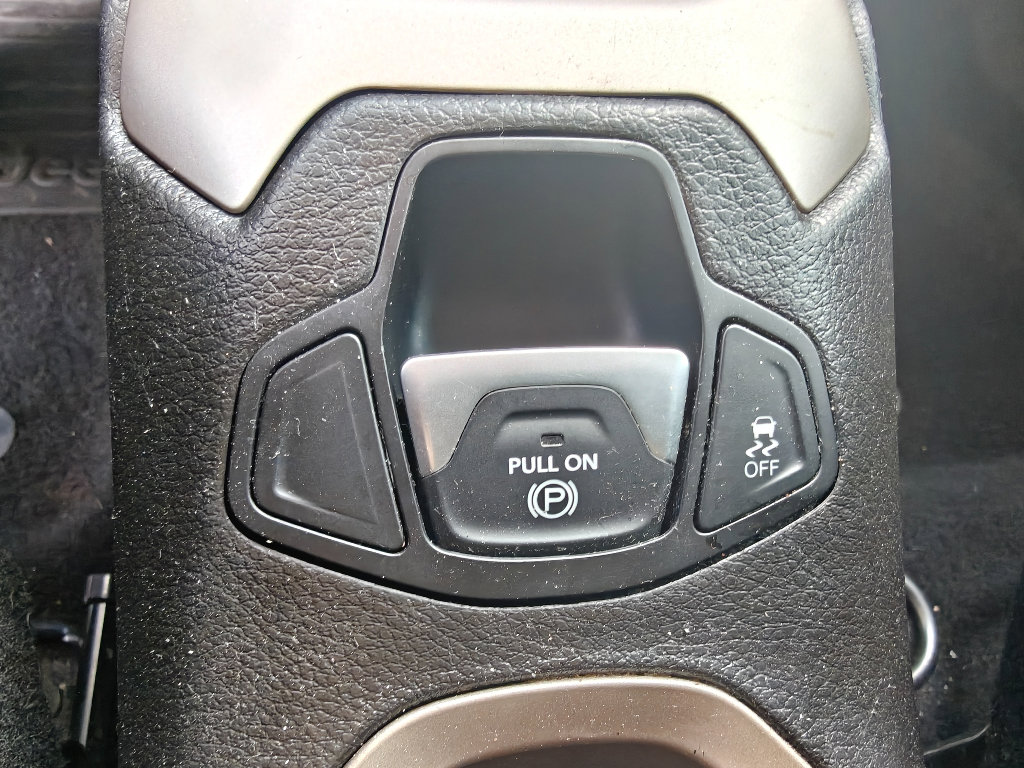 Used 2017 Jeep Renegade Sport w/ Power & Air Group image 17