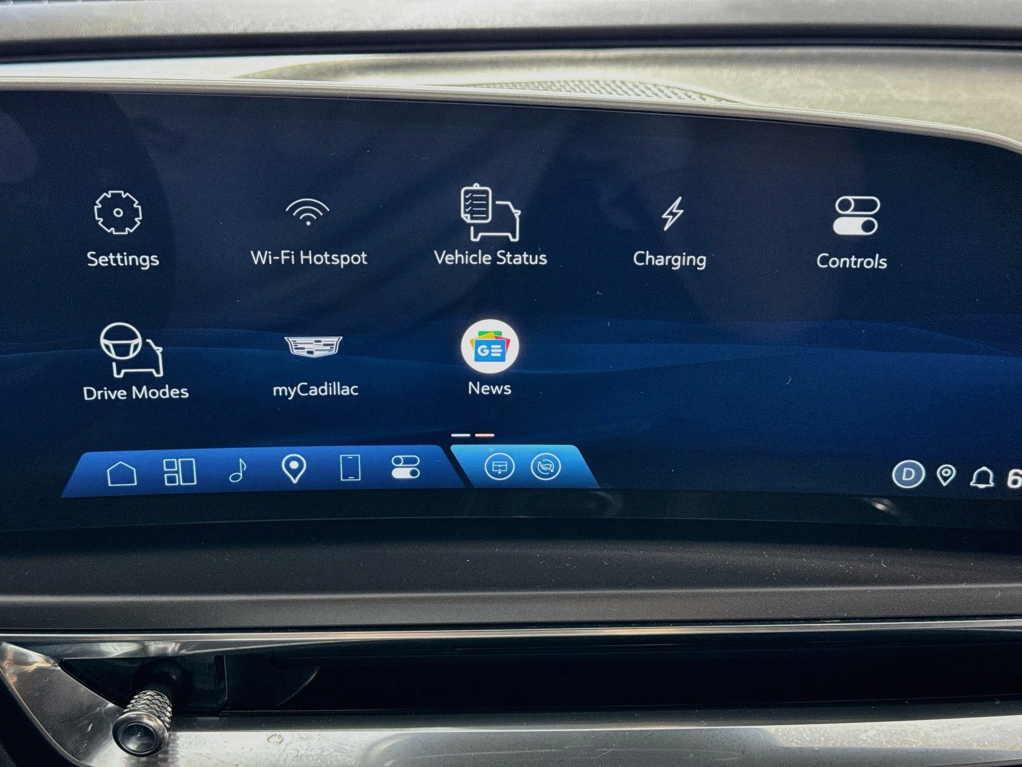 Used 2024 Cadillac Lyriq Tech w/ Driver Assist Package AWD/4WD image 17