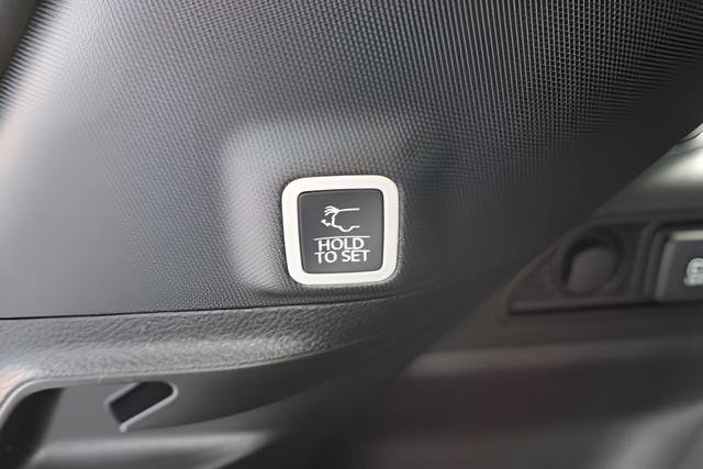 New 2026 Jeep Grand Cherokee Laredo image 12