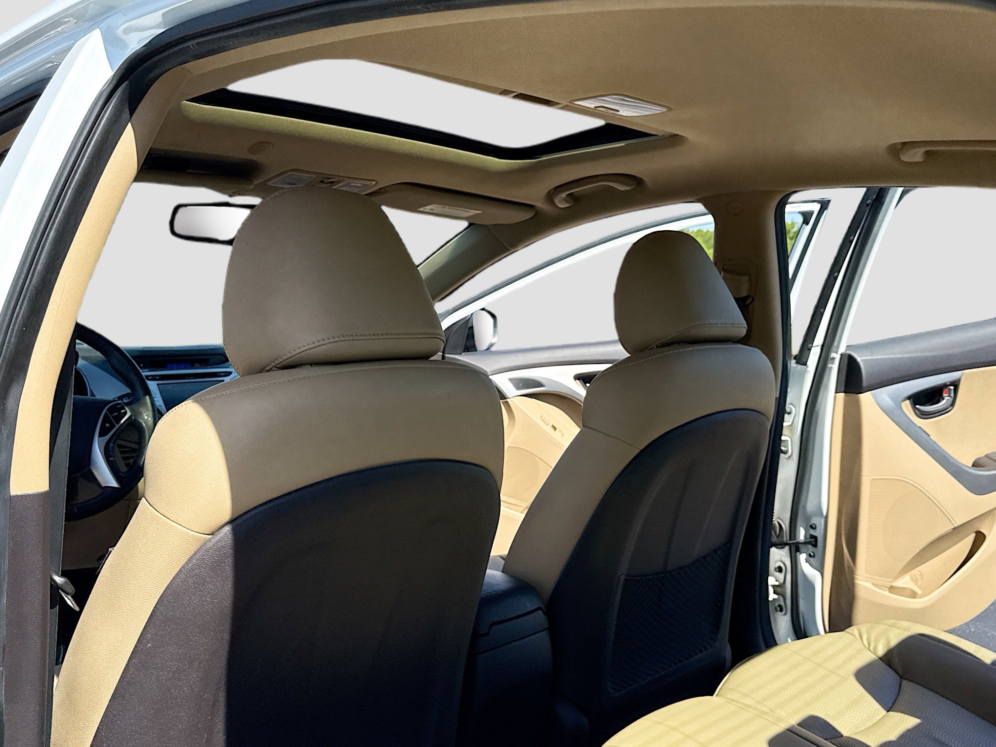 Used 2012 Hyundai Elantra Limited w/ Technology Pkg 5 FWD image 6