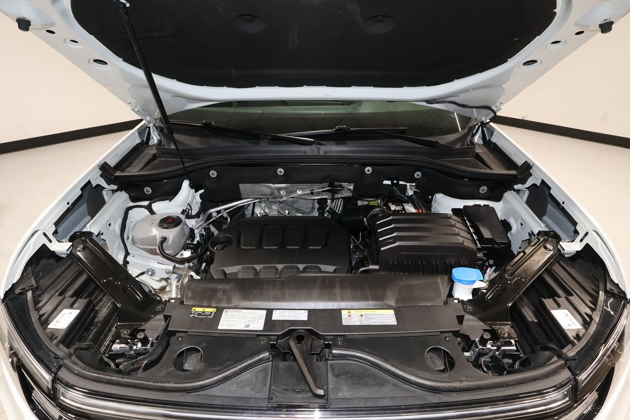 Used 2025 Volkswagen Atlas SE FWD image 32