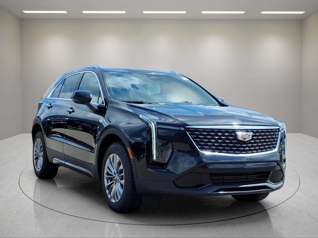 Used 2024 Cadillac XT4 Premium Luxury FWD image 3