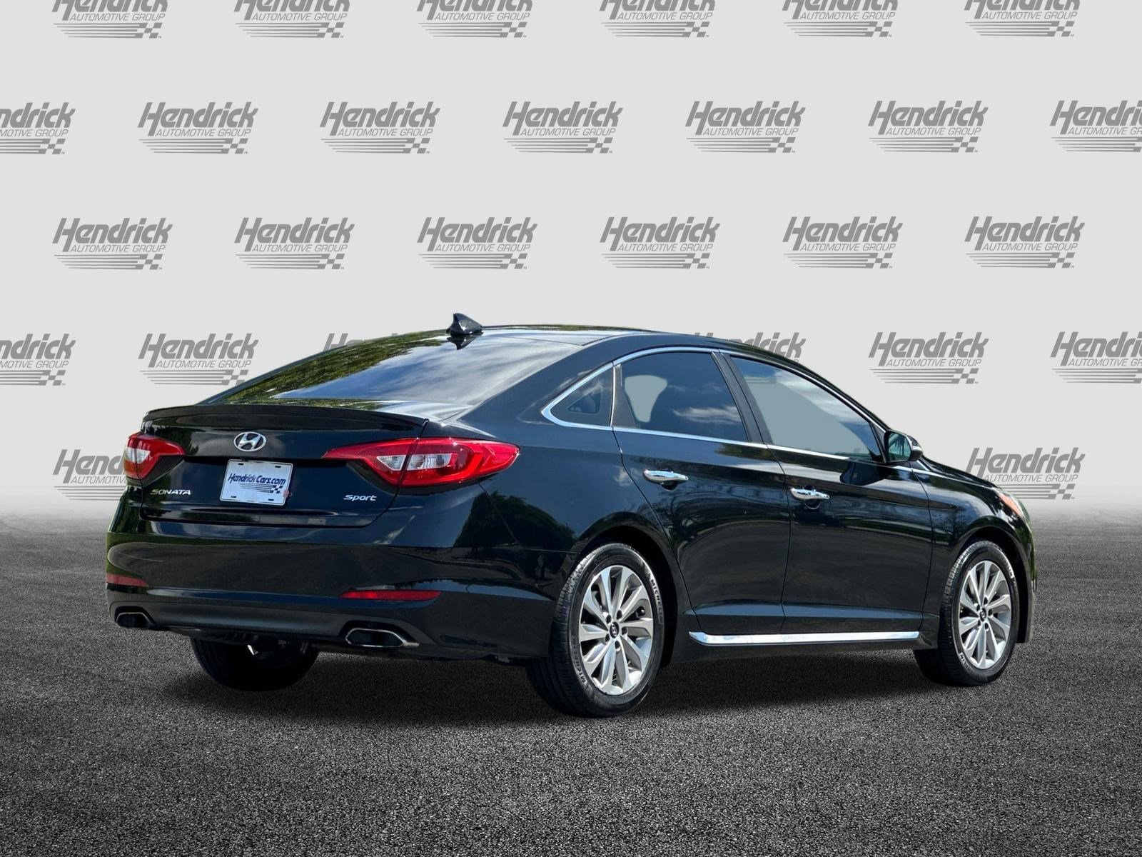 Used 2016 Hyundai Sonata Sport w/ Option Group 03 FWD image 5