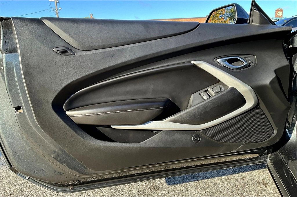 Used 2018 Chevrolet Camaro SS image 16