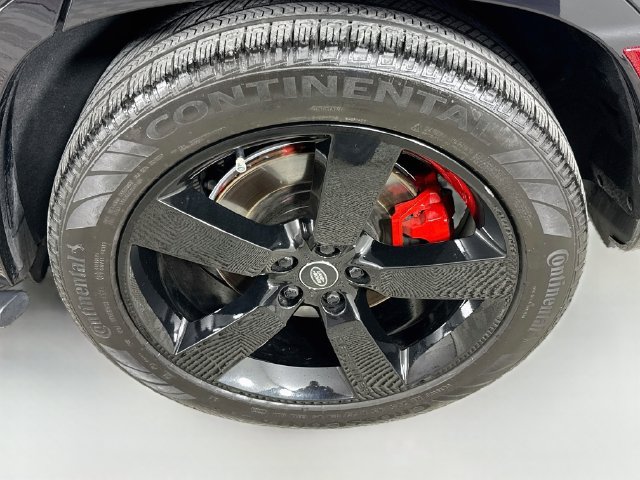 Certified 2025 Land Rover Defender 130 X-Dynamic SE AWD/4WD image 34