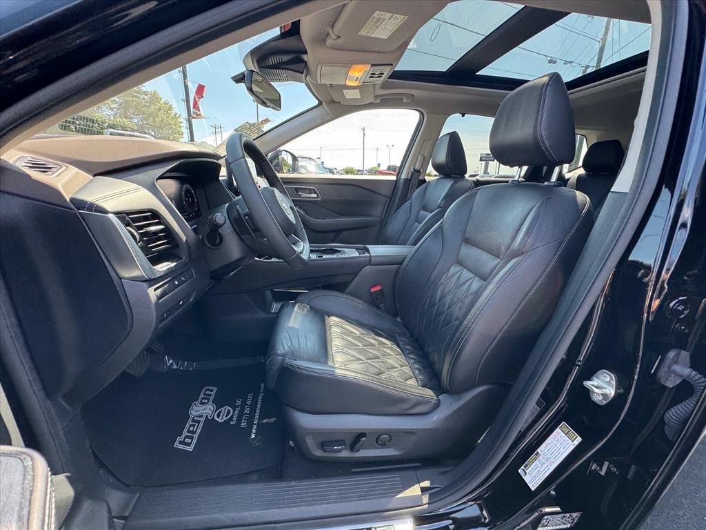 Certified 2021 Nissan Rogue Platinum FWD image 17