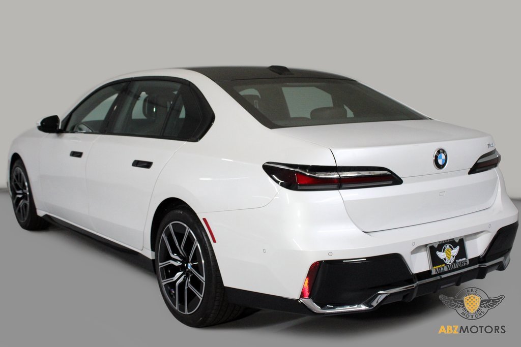 Used 2025 BMW 740i image 7