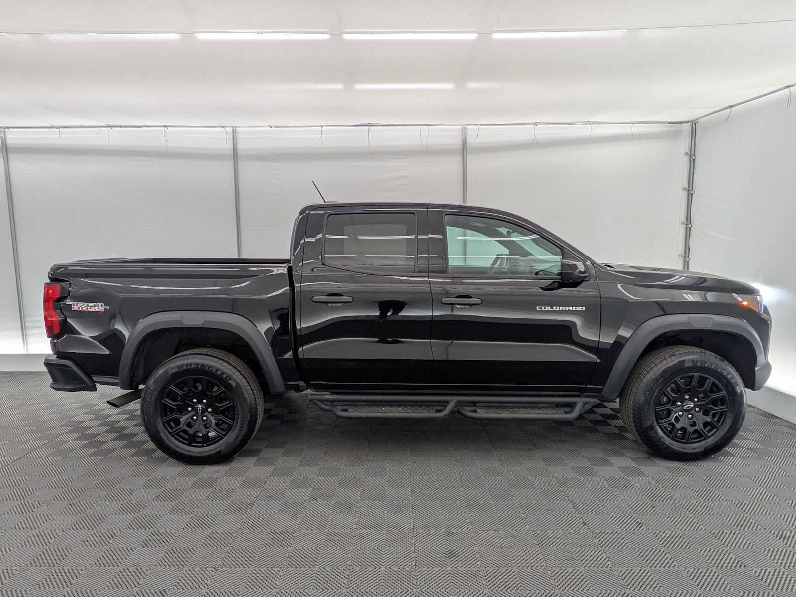 Used 2023 Chevrolet Colorado Trail Boss w/ Technology Package AWD/4WD image 7