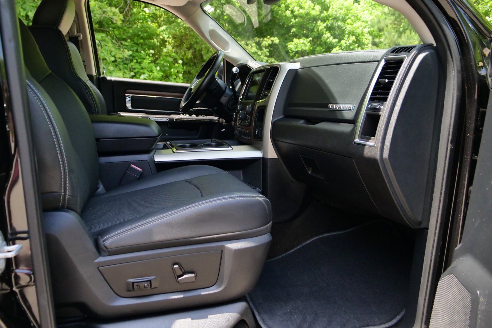 Used 2015 RAM 2500 Laramie AWD/4WD image 37