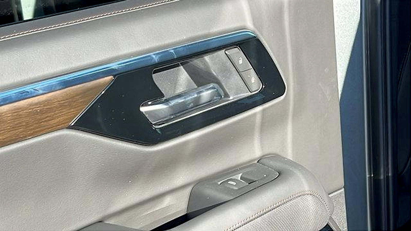 New 2026 Chevrolet Suburban High Country image 16