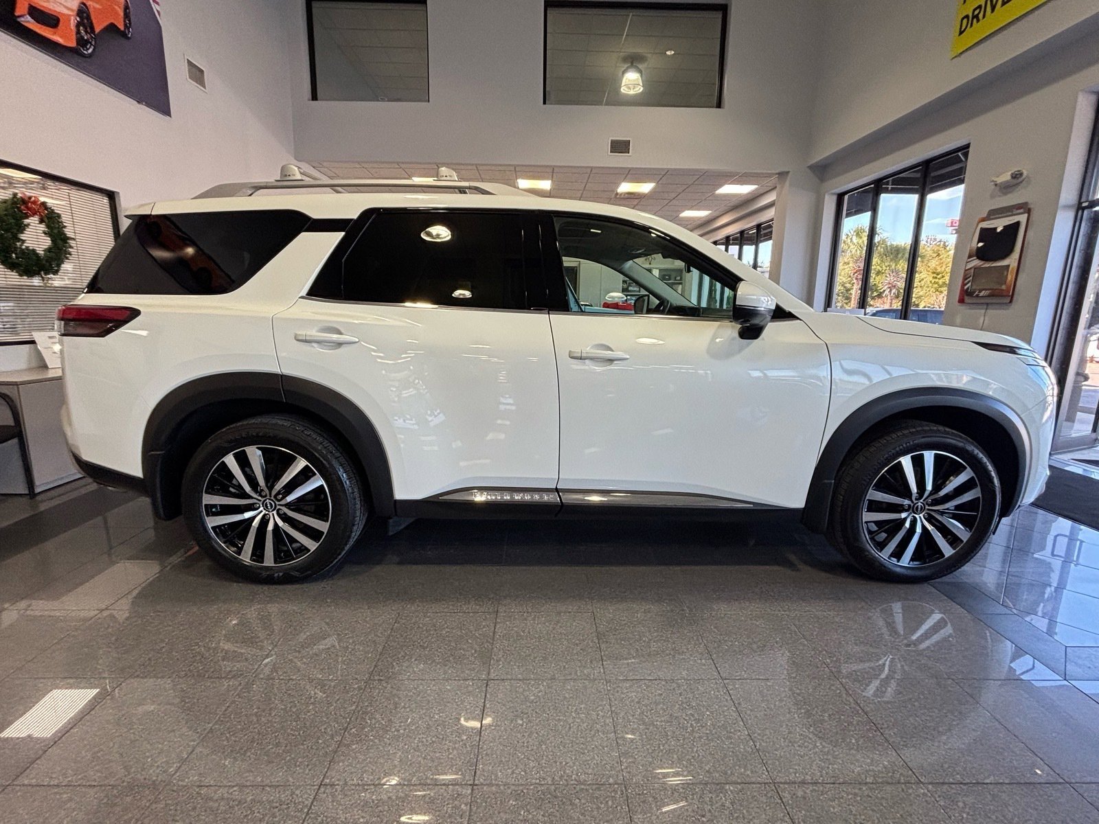 Used 2024 Nissan Pathfinder Platinum w/ Cargo Package image 19