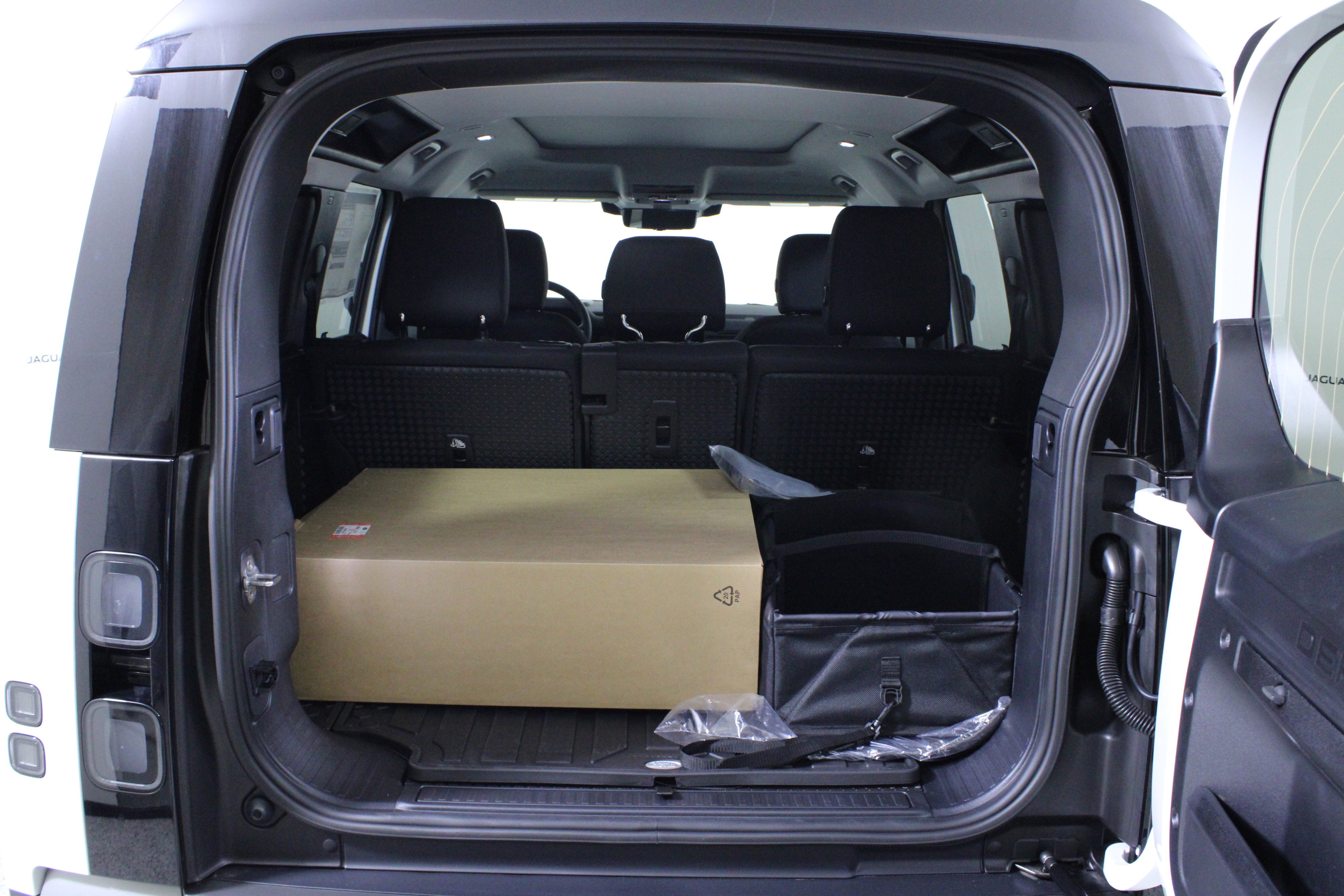 New 2026 Land Rover Defender 110 S image 9