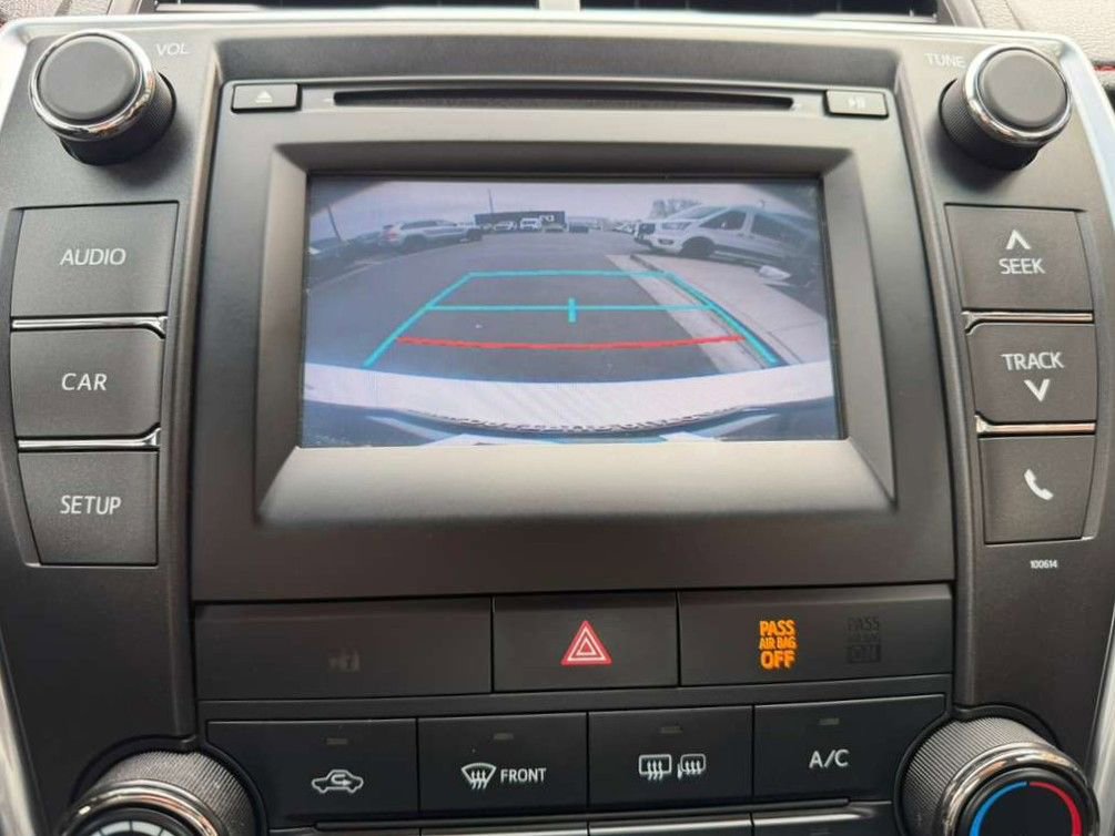 Used 2016 Toyota Camry SE image 18