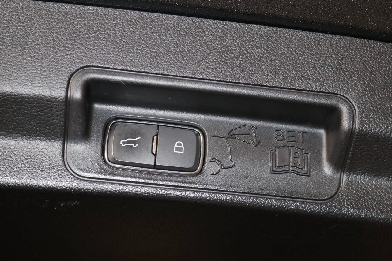 Used 2020 Ford Explorer XLT RWD image 90