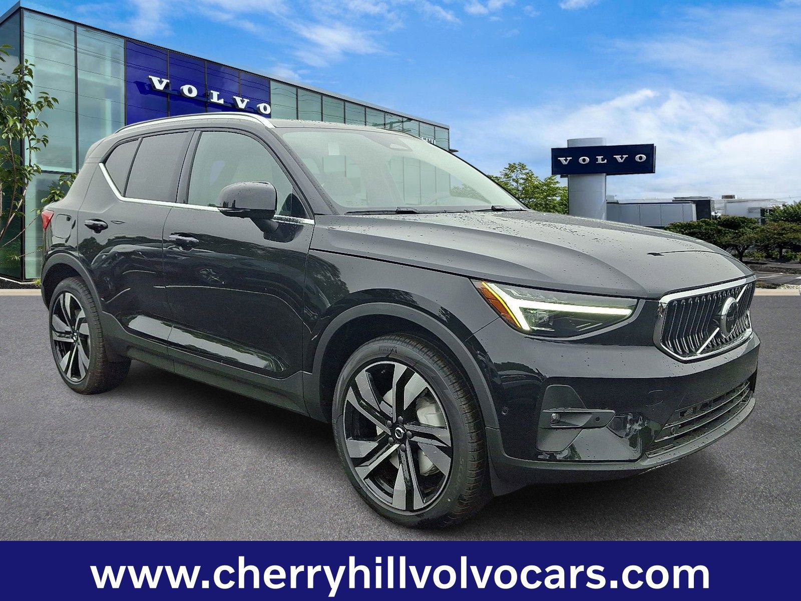 Certified 2025 Volvo XC40 B5 Ultra w/ Protection Package Premier image 1
