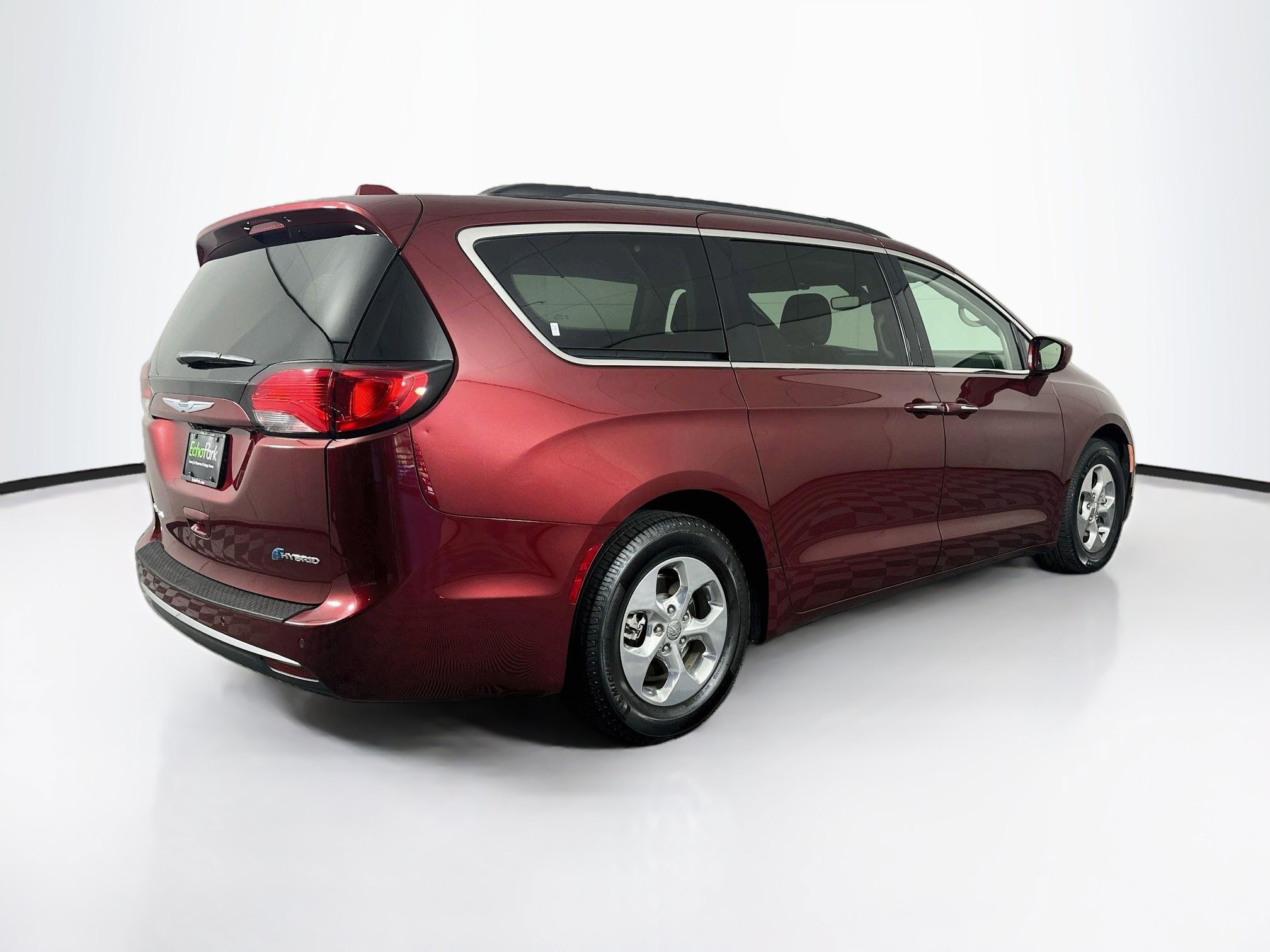 Used 2020 Chrysler Pacifica Touring FWD image 9