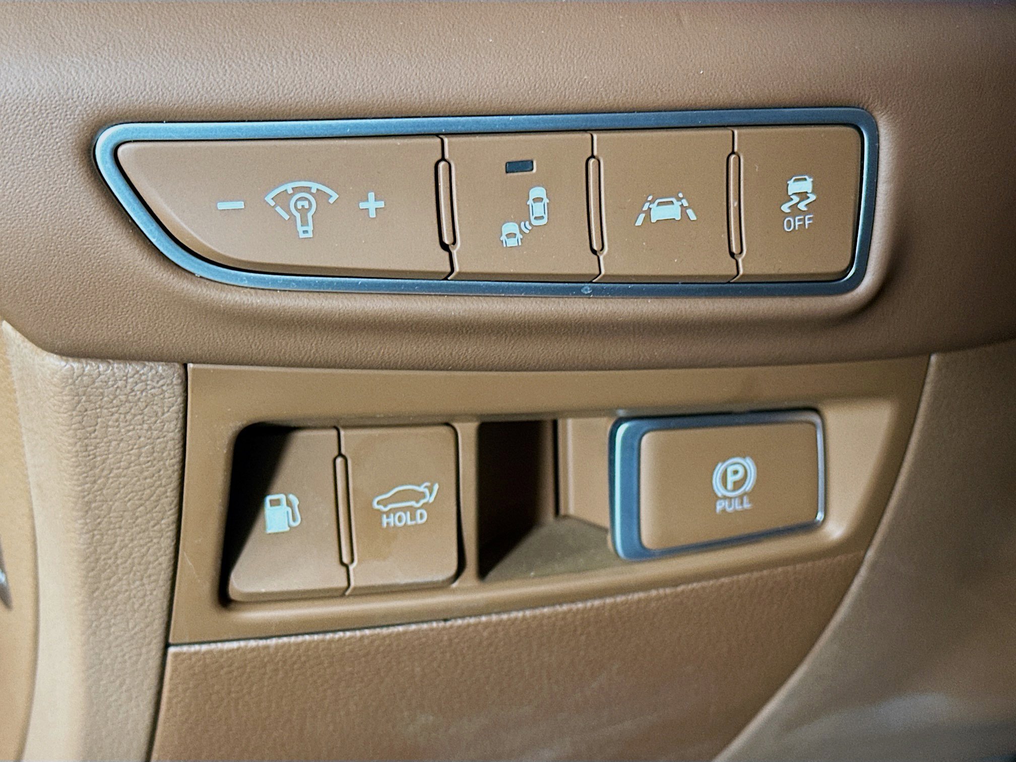 Used 2022 Genesis G90 3.3T Premium RWD image 17