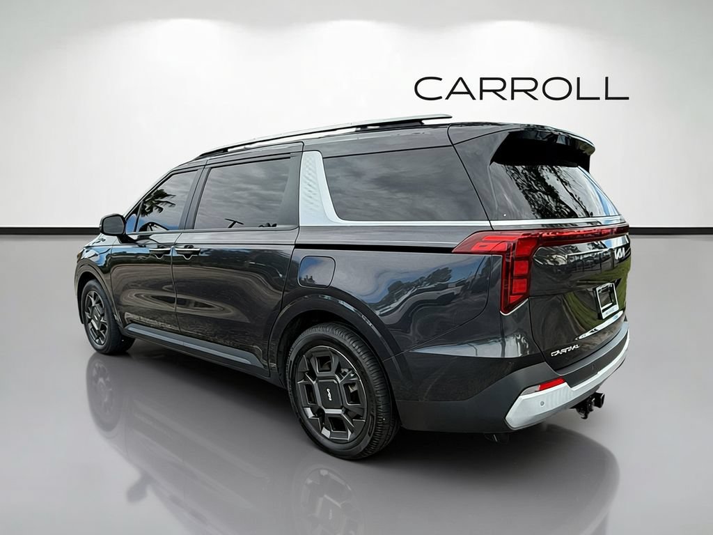 Used 2025 Kia Carnival EX FWD image 5
