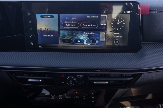 New 2025 Nissan Kicks SR image 29