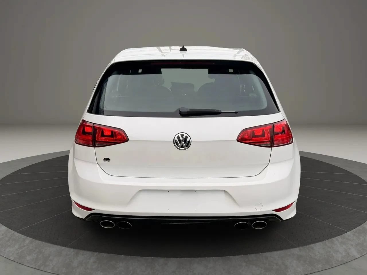 Used 2016 Volkswagen Golf R 4-Door AWD/4WD image 5