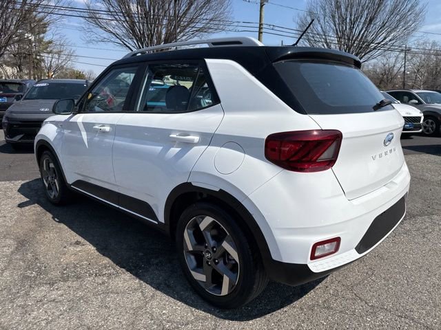 Used 2023 Hyundai Venue Limited image 18