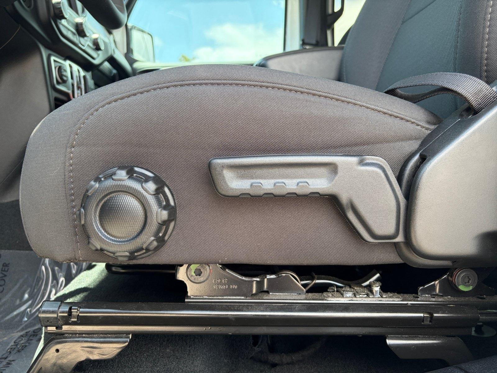 Used 2023 Jeep Gladiator Sport AWD/4WD image 15