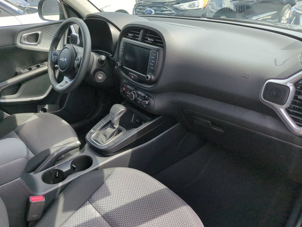 Certified 2025 Kia Soul LX w/ LX Technology Package FWD image 14