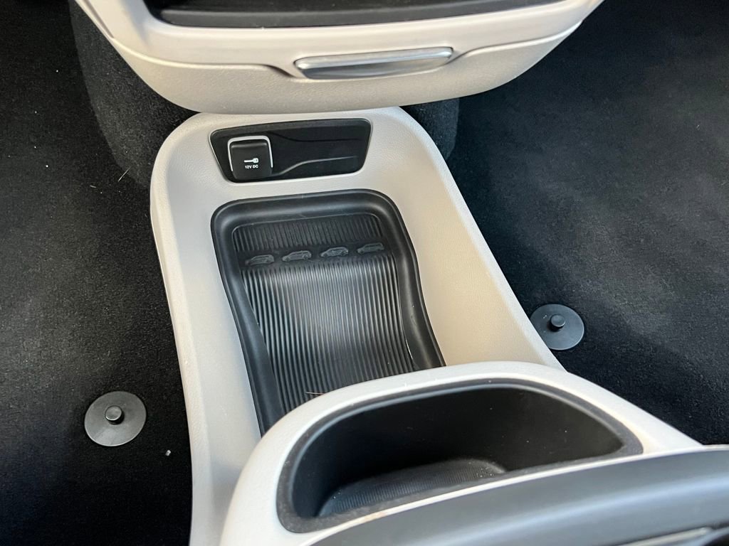 Used 2024 Chrysler Pacifica Touring-L image 27