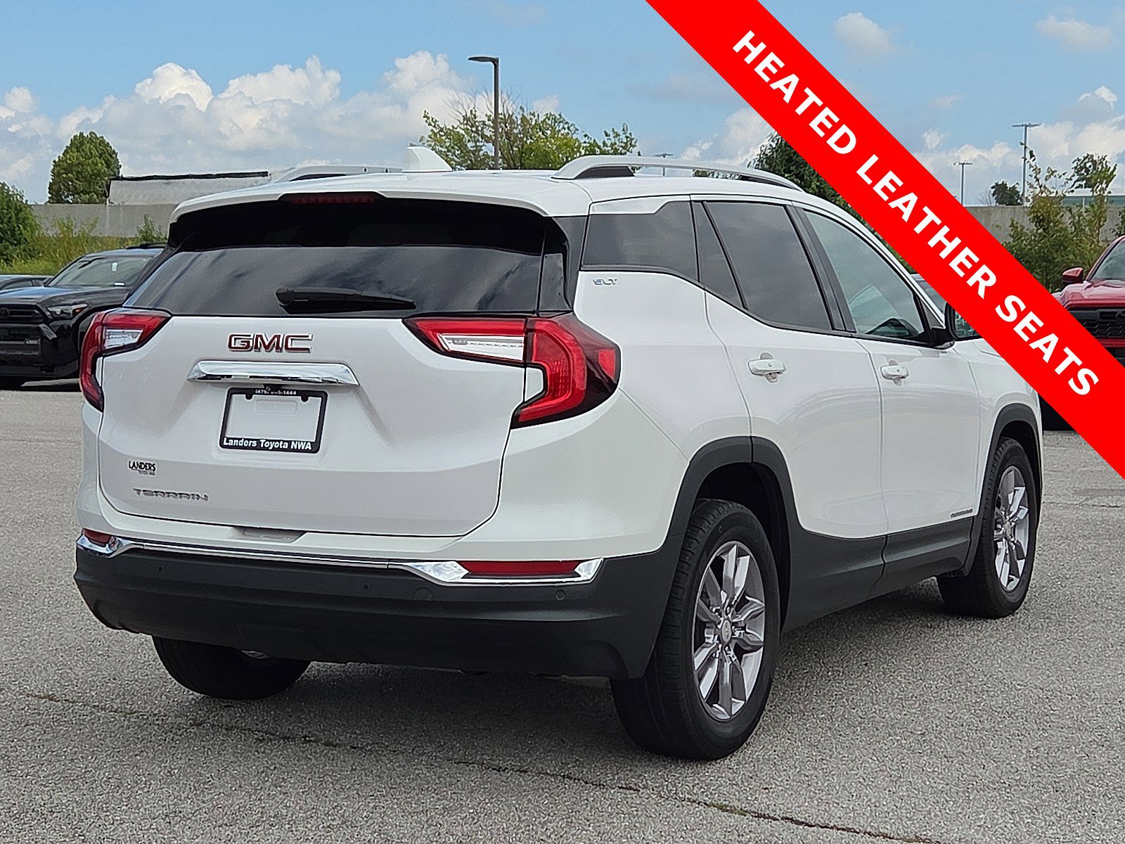 Used 2022 GMC Terrain SLT w/ Tech Package image 5