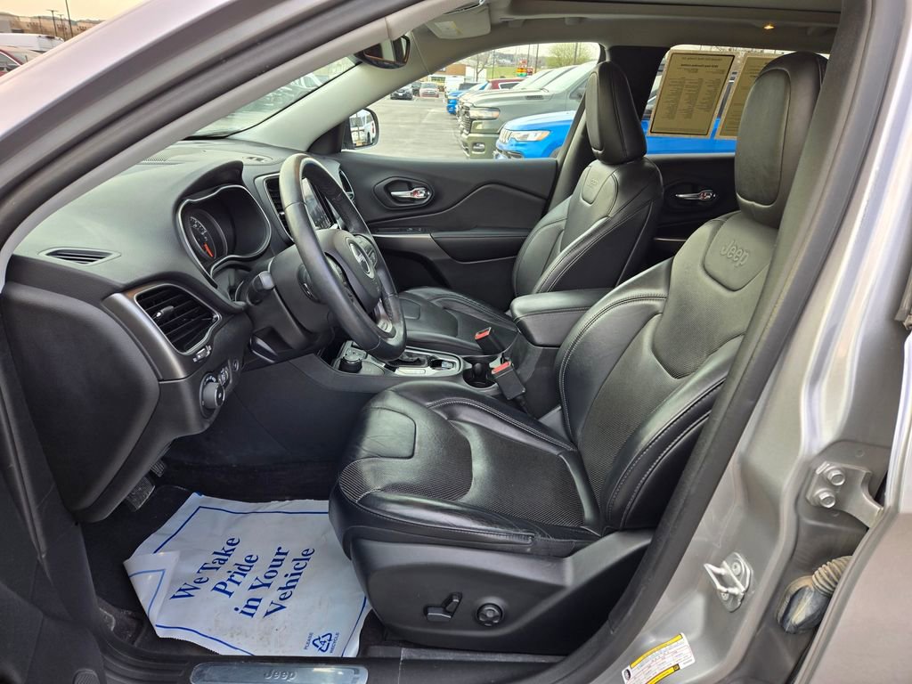 Used 2019 Jeep Cherokee Limited w/ Technology Group image 16