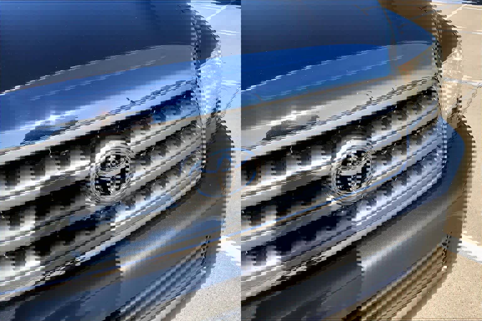 Used 2016 Toyota Sequoia Limited w/ Safety & Convenience Package image 30